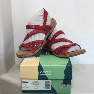 NIB!! Earth Sand Maui, Bright Red, Leather size 6
